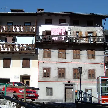 Col De Rif Storico Nelle Dolomiti *
